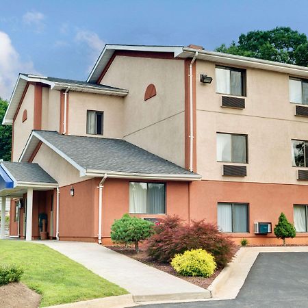 Days Inn By Wyndham Torrington Esterno foto