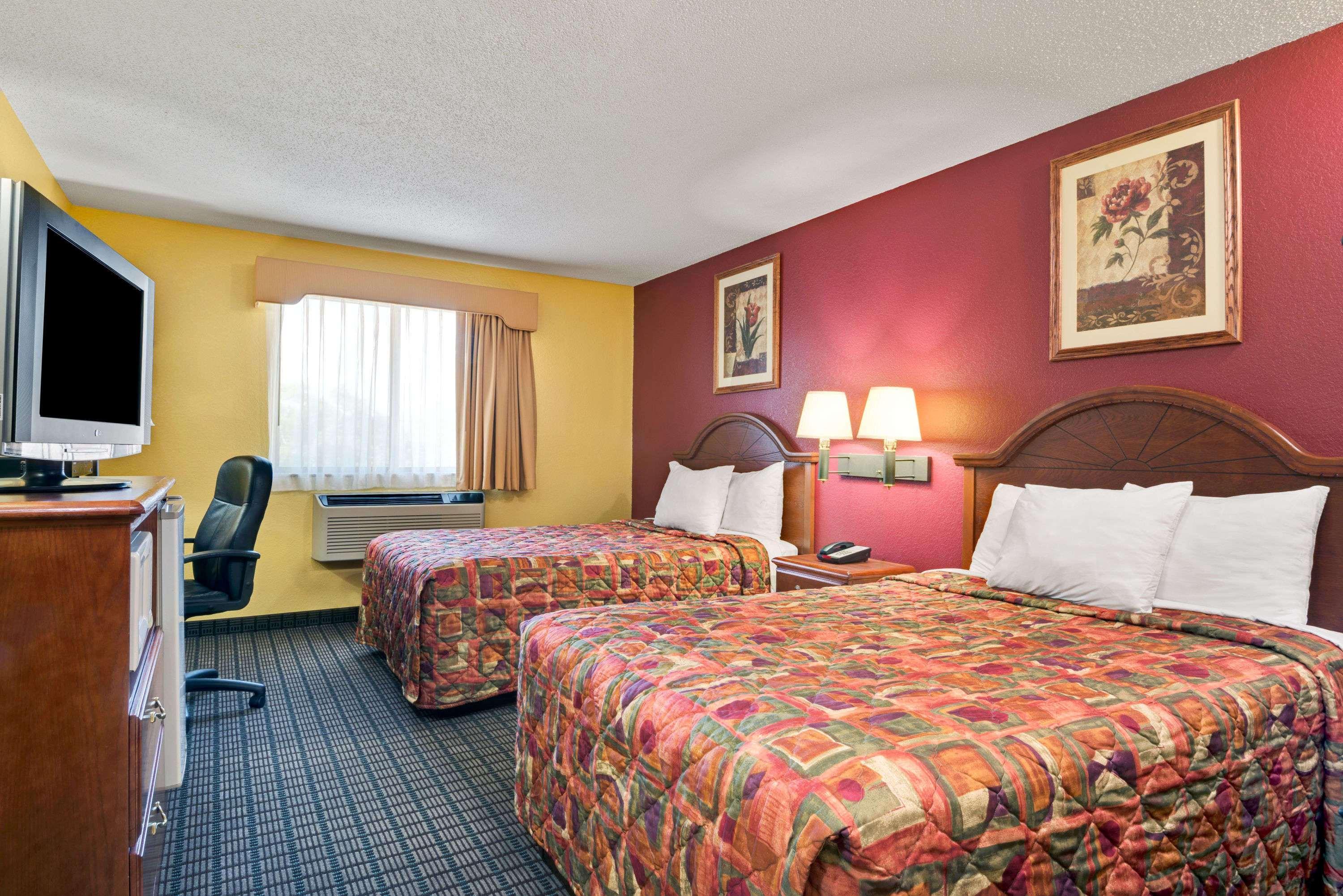 Days Inn By Wyndham Torrington Esterno foto