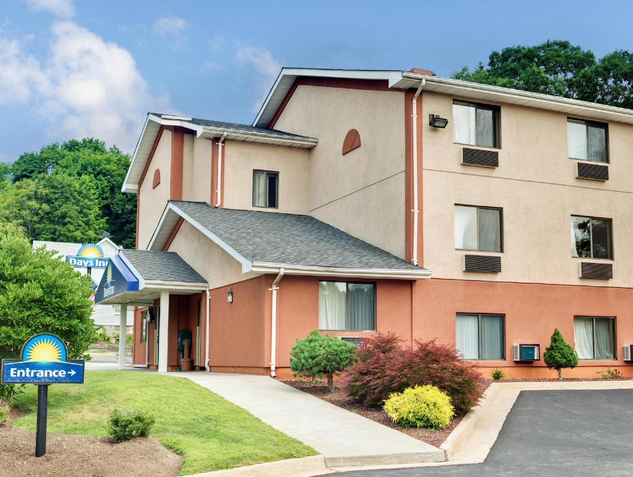Days Inn By Wyndham Torrington Esterno foto