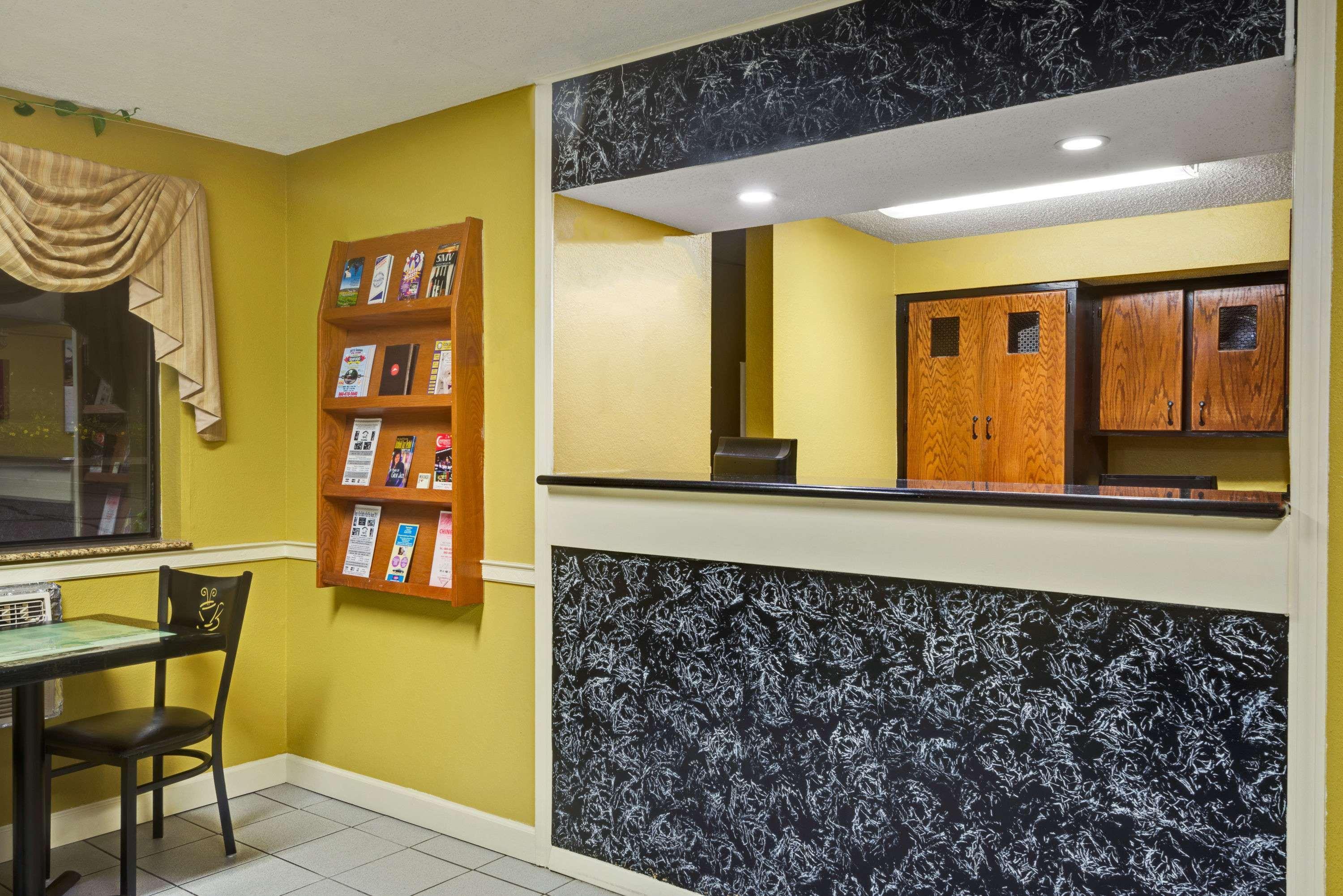 Days Inn By Wyndham Torrington Esterno foto