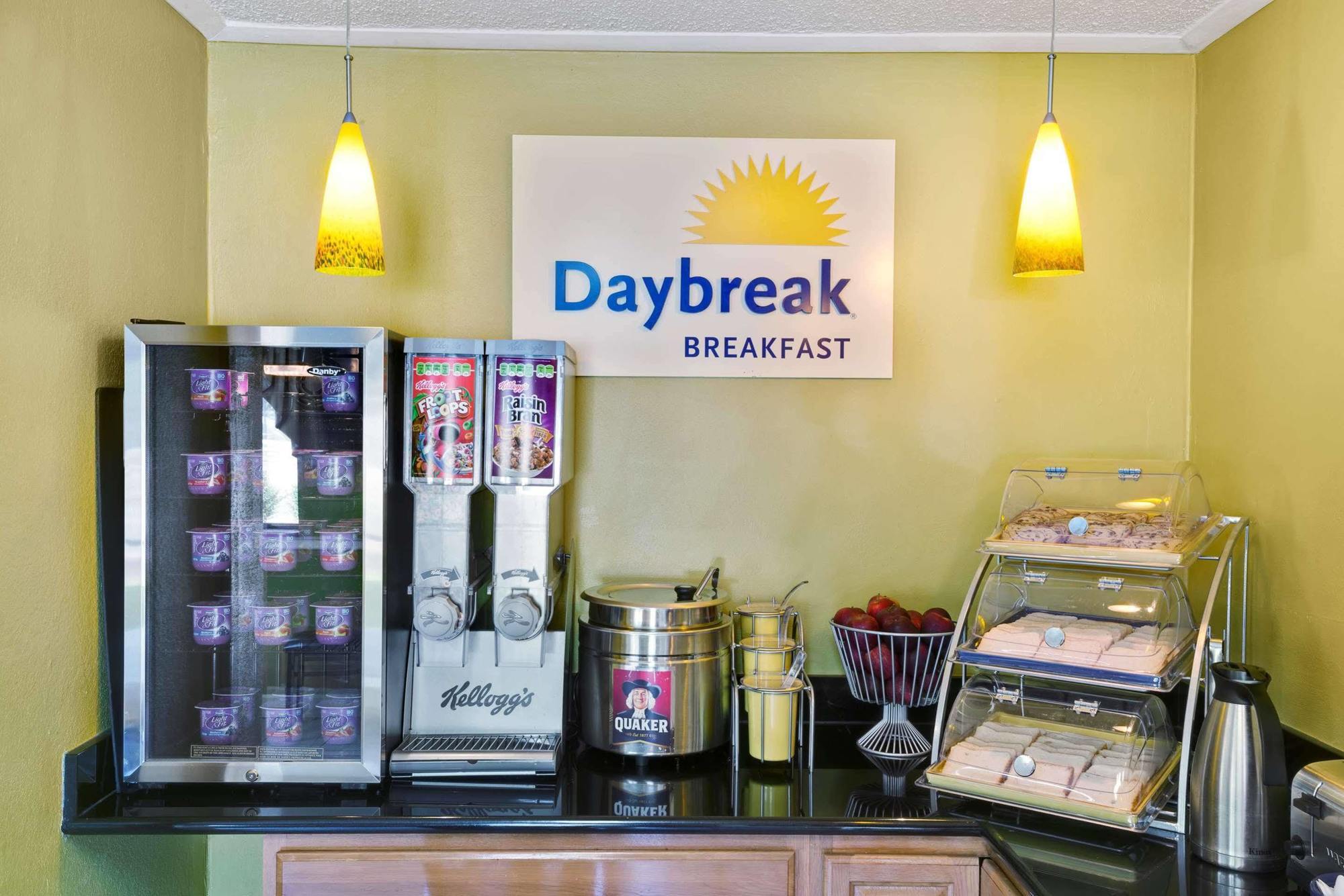 Days Inn By Wyndham Torrington Esterno foto