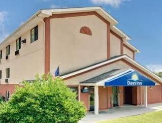 Days Inn By Wyndham Torrington Esterno foto