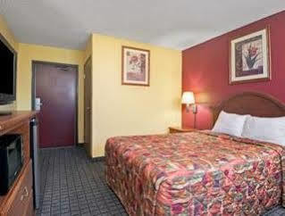 Days Inn By Wyndham Torrington Esterno foto