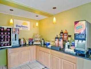 Days Inn By Wyndham Torrington Esterno foto